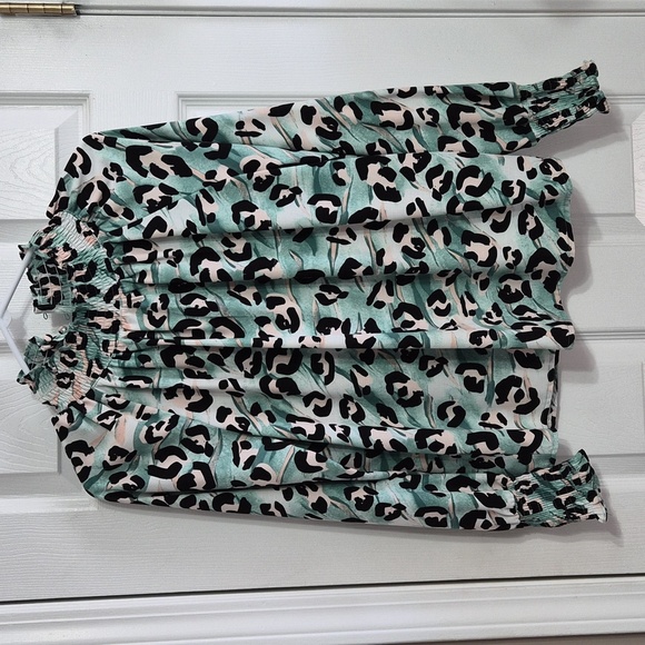 Nine West Tops - Nine West Long Sleeve Smocked Leopard Print Green Top Blouse Size Small